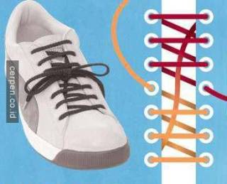 Cara Memasang Tali Sepatu di Tengah